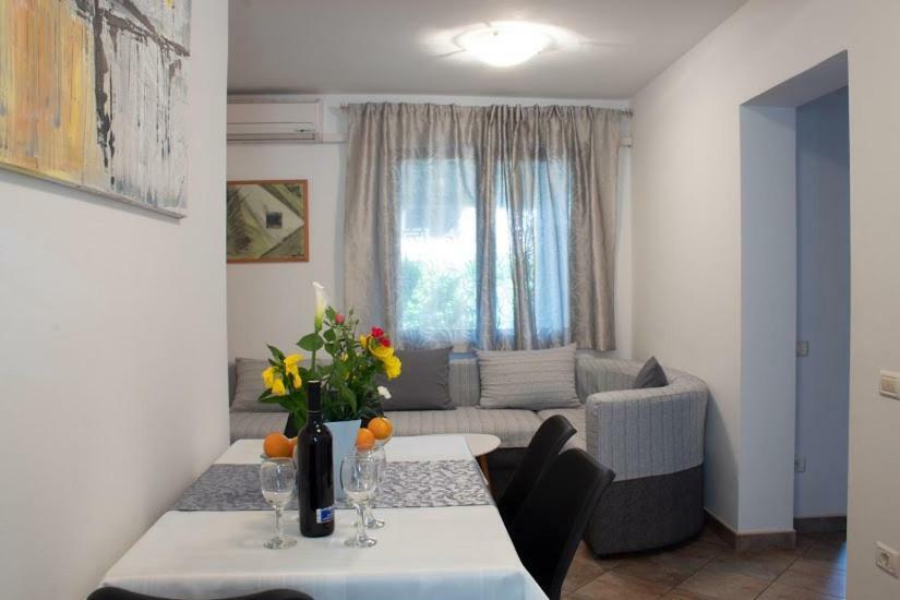 Apartment Katia พูลา ภายนอก รูปภาพ