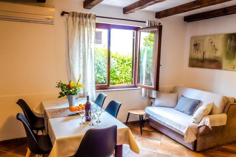 Apartment Katia พูลา ภายนอก รูปภาพ